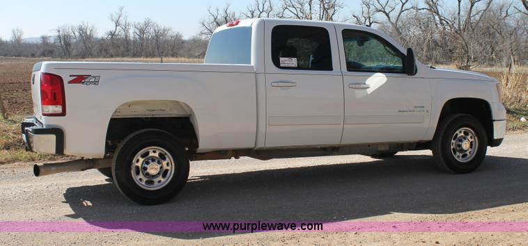 image for item C3751 2007 GMC Sierra 2500HD Z71 Crew Cab pickup truck