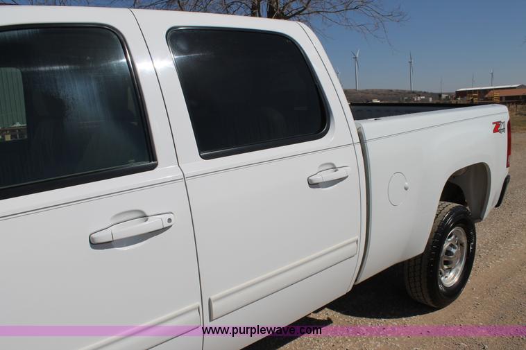 image for item C3751 2007 GMC Sierra 2500HD Z71 Crew Cab pickup truck