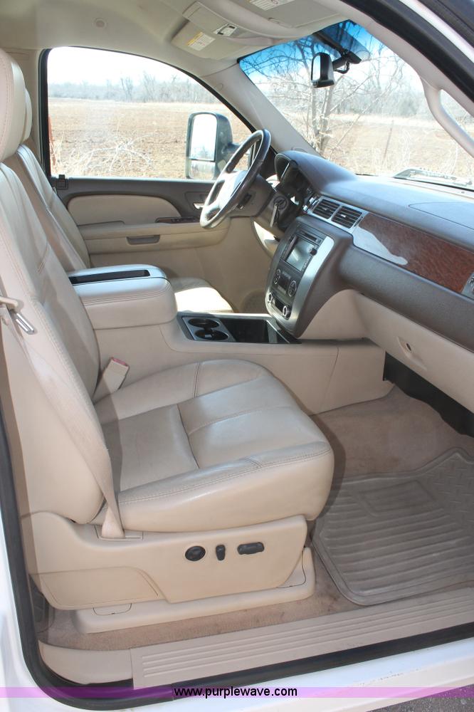 image for item C3751 2007 GMC Sierra 2500HD Z71 Crew Cab pickup truck