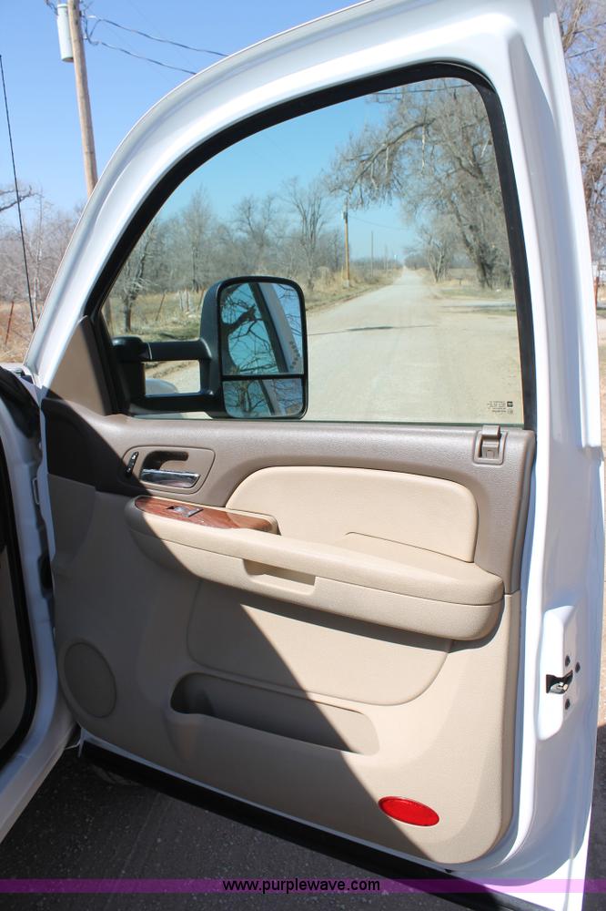 image for item C3751 2007 GMC Sierra 2500HD Z71 Crew Cab pickup truck