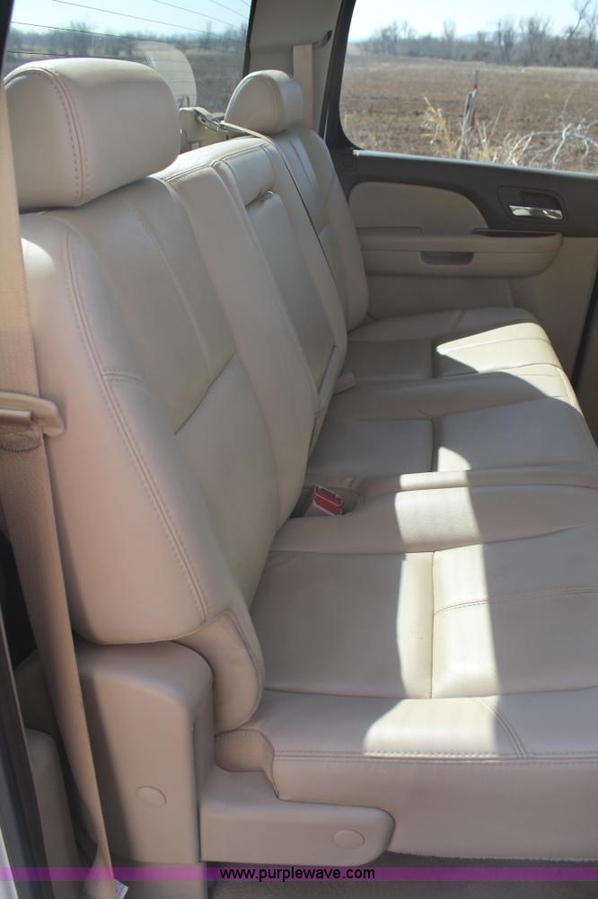 image for item C3751 2007 GMC Sierra 2500HD Z71 Crew Cab pickup truck