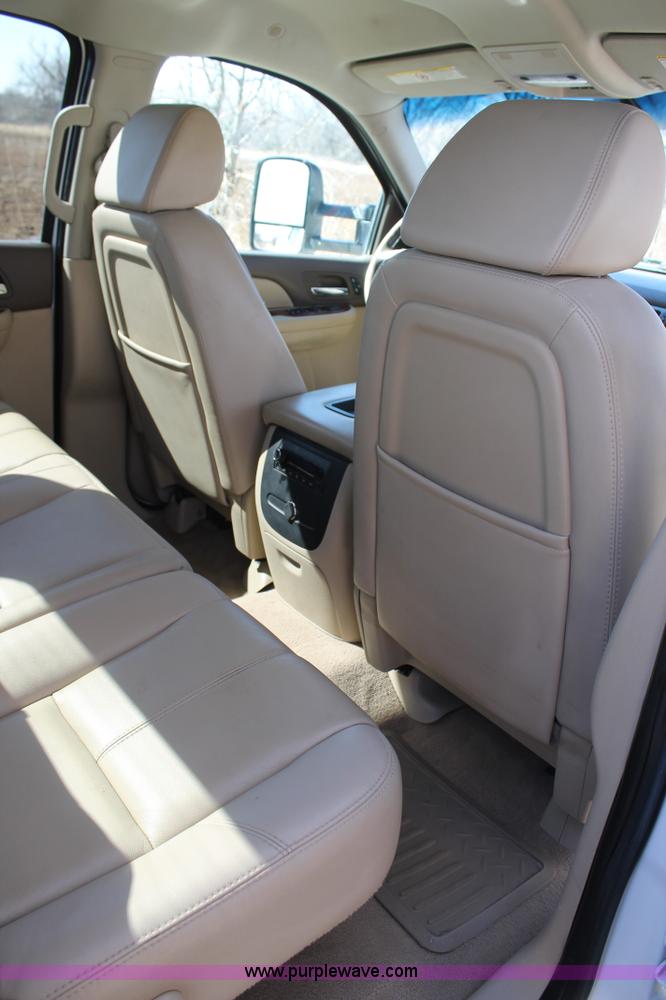 image for item C3751 2007 GMC Sierra 2500HD Z71 Crew Cab pickup truck