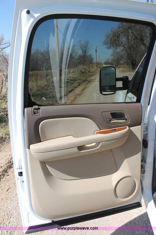 image for item C3751 2007 GMC Sierra 2500HD Z71 Crew Cab pickup truck