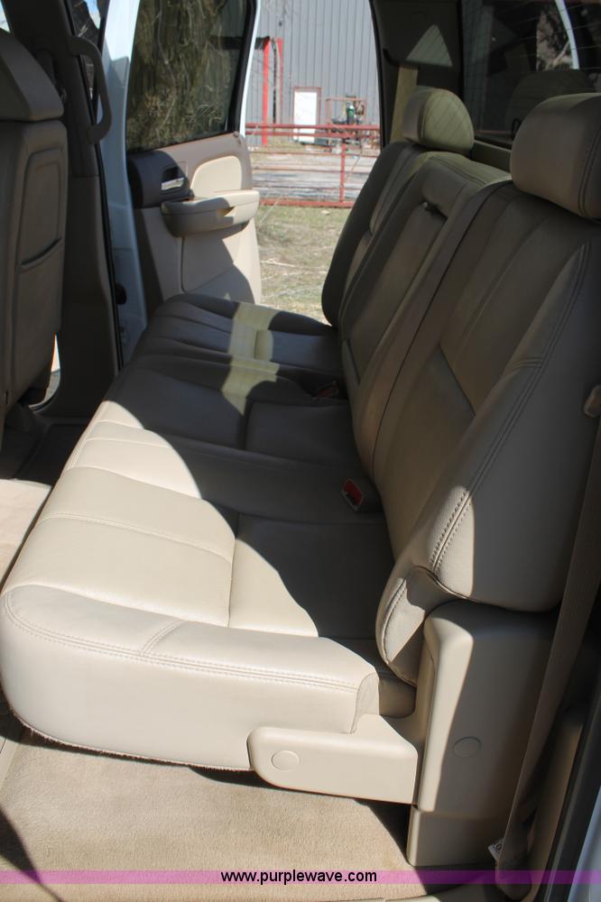 image for item C3751 2007 GMC Sierra 2500HD Z71 Crew Cab pickup truck