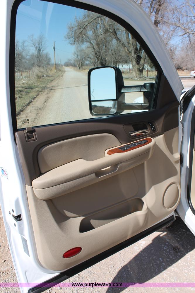 image for item C3751 2007 GMC Sierra 2500HD Z71 Crew Cab pickup truck