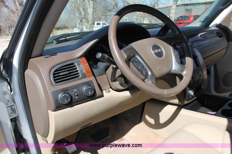 image for item C3751 2007 GMC Sierra 2500HD Z71 Crew Cab pickup truck