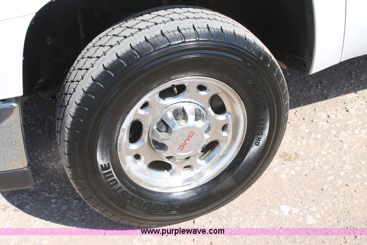 image for item C3751 2007 GMC Sierra 2500HD Z71 Crew Cab pickup truck