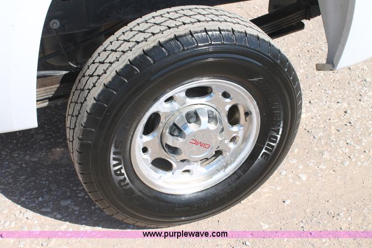 image for item C3751 2007 GMC Sierra 2500HD Z71 Crew Cab pickup truck