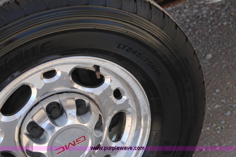 image for item C3751 2007 GMC Sierra 2500HD Z71 Crew Cab pickup truck