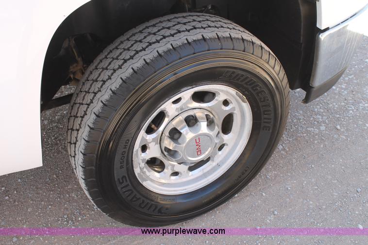 image for item C3751 2007 GMC Sierra 2500HD Z71 Crew Cab pickup truck