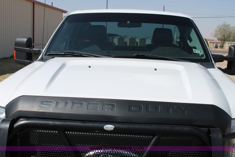 image for item C3813 2011 Ford F250 Super Duty pickup truck
