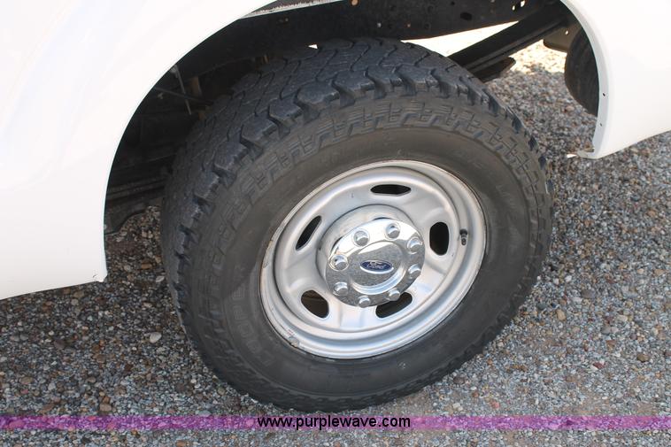 image for item C3813 2011 Ford F250 Super Duty pickup truck