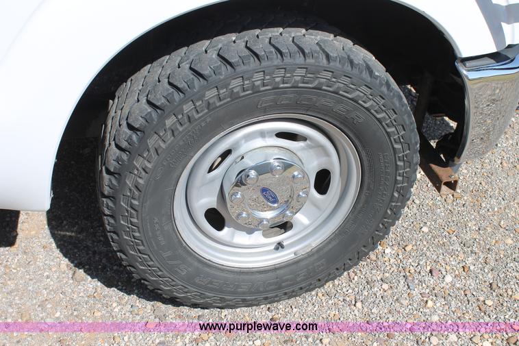 image for item C3813 2011 Ford F250 Super Duty pickup truck