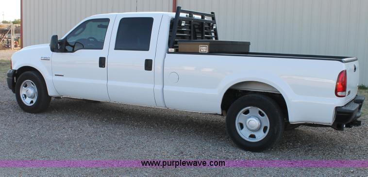 image for item C3828 2006 Ford F350 Super Duty Crew Cab pickup truck