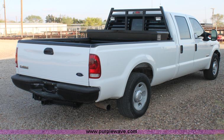 image for item C3828 2006 Ford F350 Super Duty Crew Cab pickup truck
