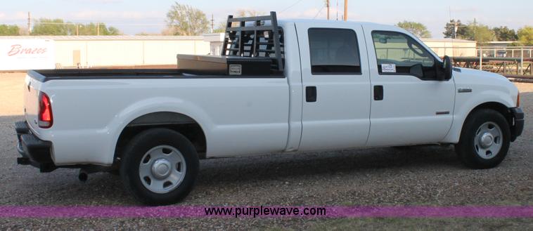 image for item C3828 2006 Ford F350 Super Duty Crew Cab pickup truck