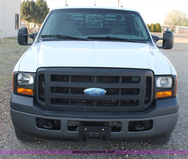 image for item C3828 2006 Ford F350 Super Duty Crew Cab pickup truck