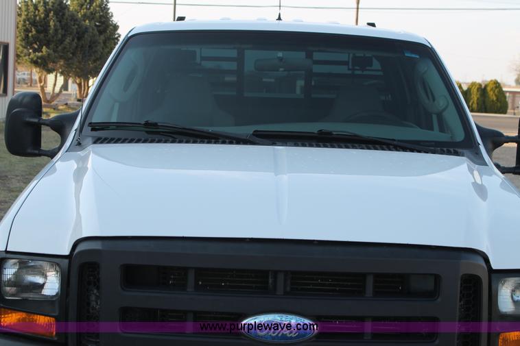 image for item C3828 2006 Ford F350 Super Duty Crew Cab pickup truck