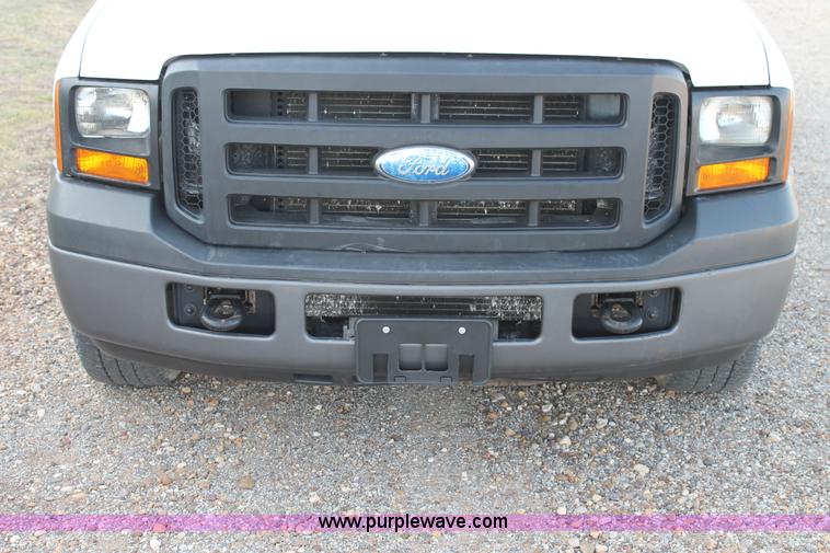 image for item C3828 2006 Ford F350 Super Duty Crew Cab pickup truck