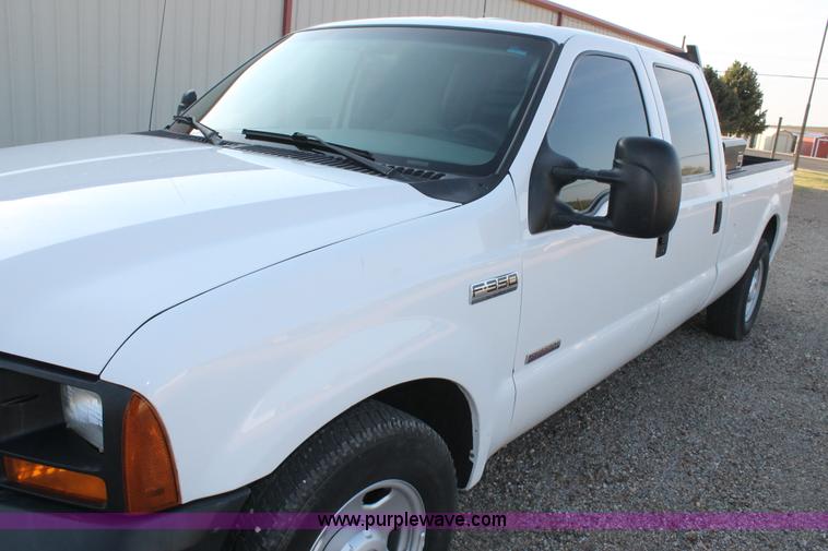 image for item C3828 2006 Ford F350 Super Duty Crew Cab pickup truck