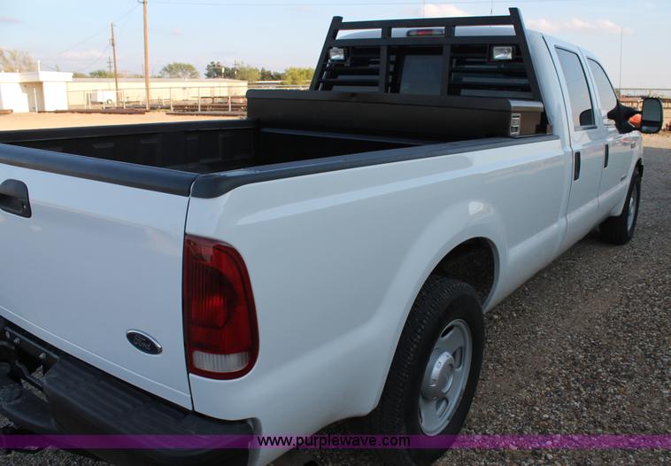 image for item C3828 2006 Ford F350 Super Duty Crew Cab pickup truck