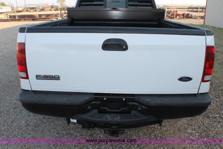 image for item C3828 2006 Ford F350 Super Duty Crew Cab pickup truck