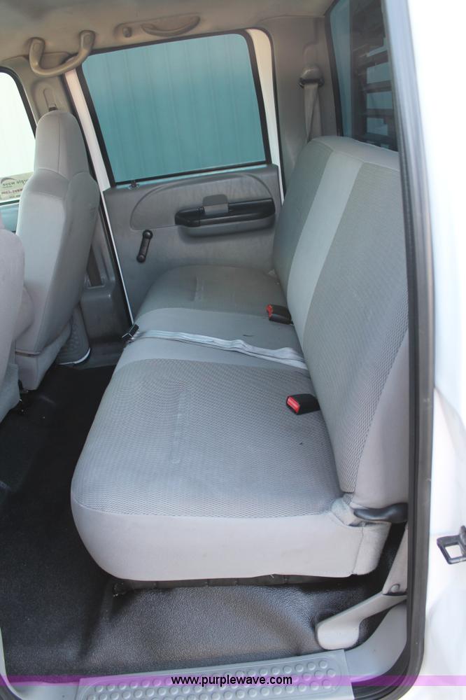 image for item C3828 2006 Ford F350 Super Duty Crew Cab pickup truck