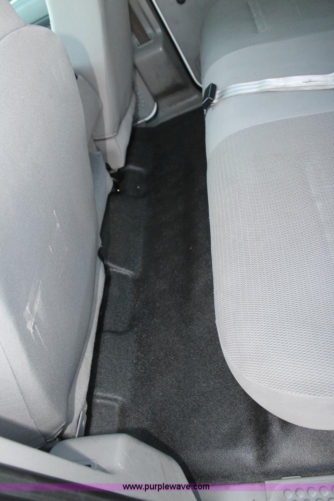 image for item C3828 2006 Ford F350 Super Duty Crew Cab pickup truck