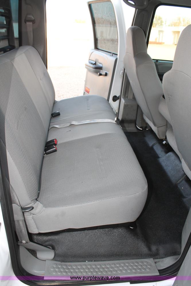 image for item C3828 2006 Ford F350 Super Duty Crew Cab pickup truck