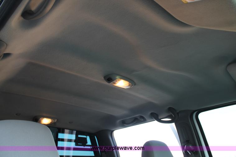 image for item C3828 2006 Ford F350 Super Duty Crew Cab pickup truck