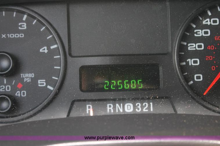 image for item C3828 2006 Ford F350 Super Duty Crew Cab pickup truck