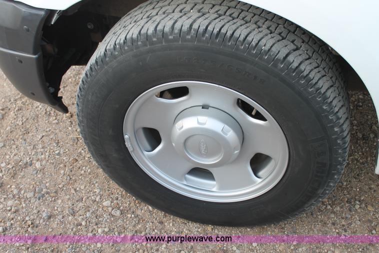 image for item C3828 2006 Ford F350 Super Duty Crew Cab pickup truck