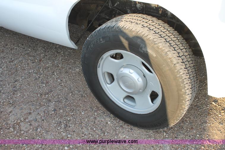 image for item C3828 2006 Ford F350 Super Duty Crew Cab pickup truck