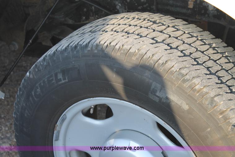 image for item C3828 2006 Ford F350 Super Duty Crew Cab pickup truck