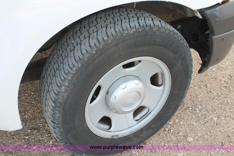 image for item C3828 2006 Ford F350 Super Duty Crew Cab pickup truck