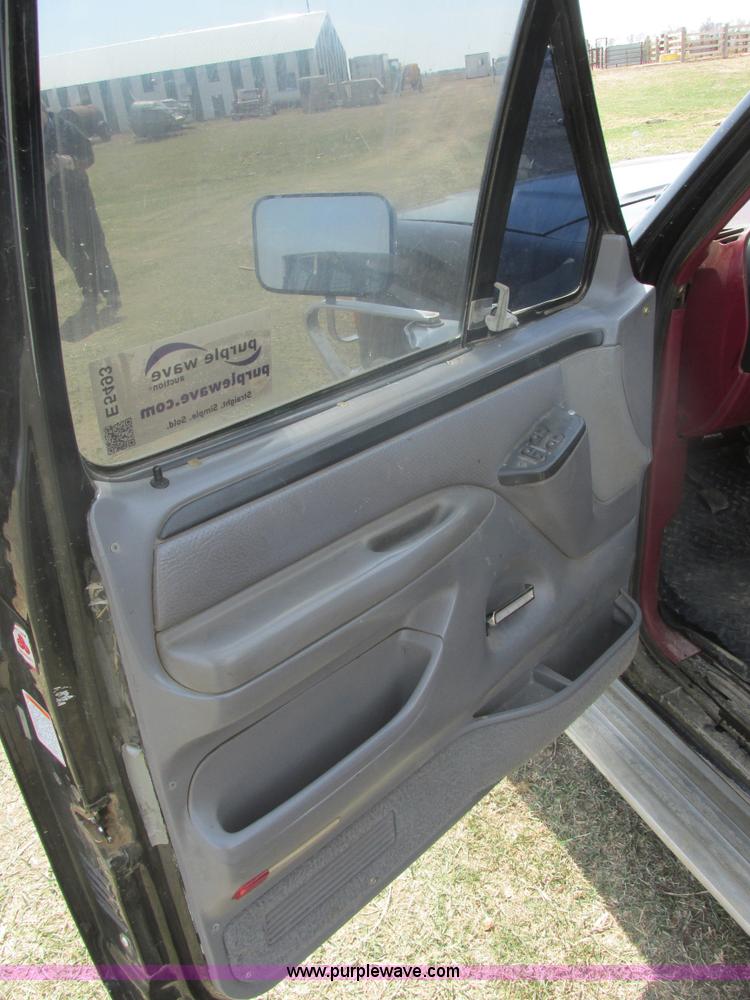 image for item E5493 1995 Ford F150 XLT SuperCab pickup truck