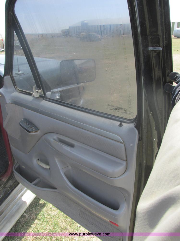 image for item E5493 1995 Ford F150 XLT SuperCab pickup truck