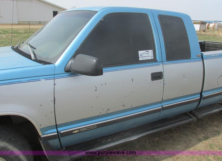 image for item E5495 1995 Chevrolet Silverado 1500 Ext. Cab pickup truck