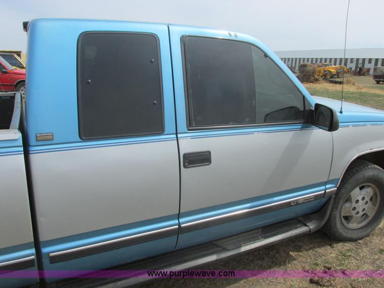 image for item E5495 1995 Chevrolet Silverado 1500 Ext. Cab pickup truck