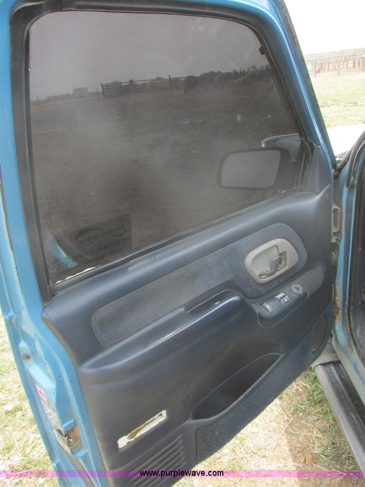 image for item E5495 1995 Chevrolet Silverado 1500 Ext. Cab pickup truck