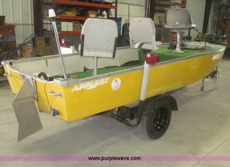 image for item F7352 1973 Appleby 14.5' boat