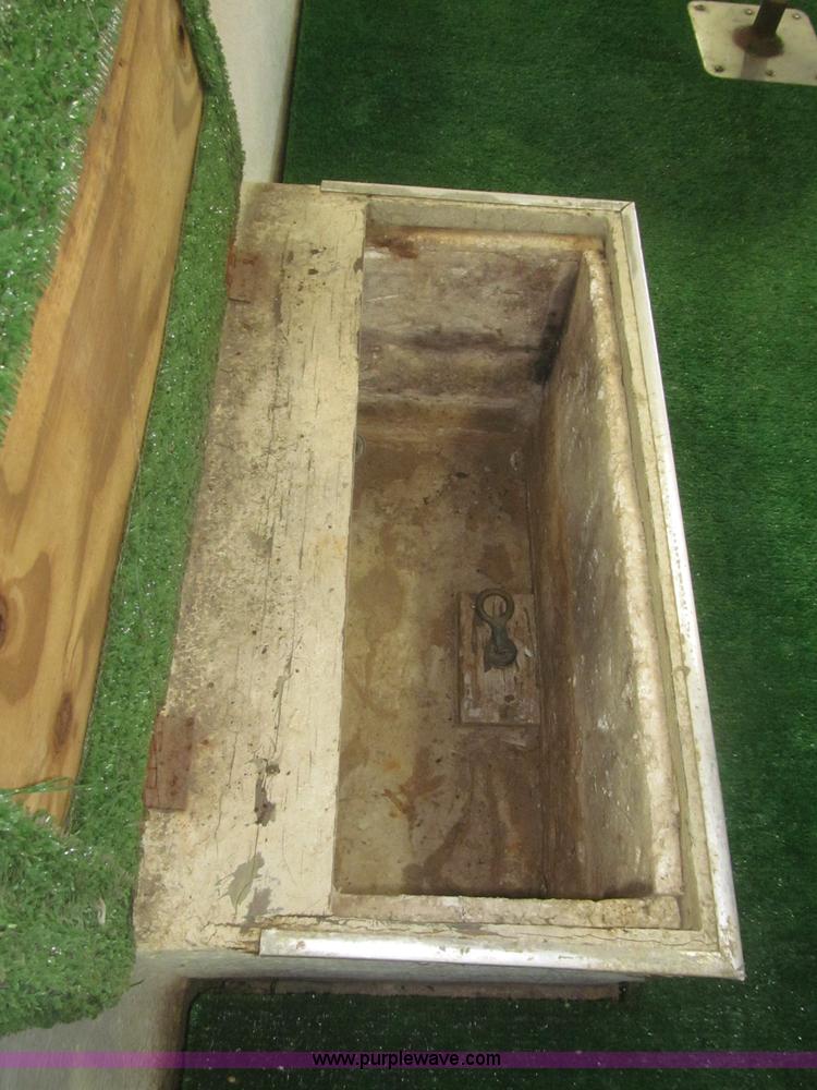 image for item F7352 1973 Appleby 14.5' boat