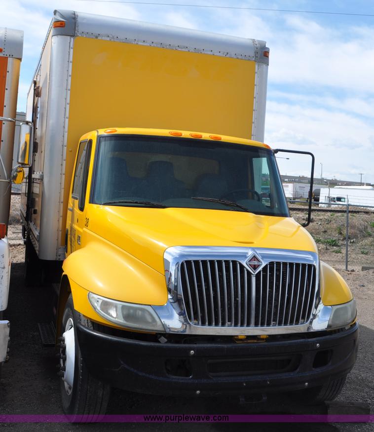 image for item G6459 2004 International DuraStar 4300 box truck