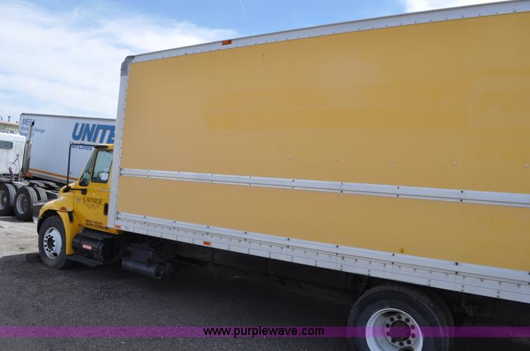 image for item G6459 2004 International DuraStar 4300 box truck