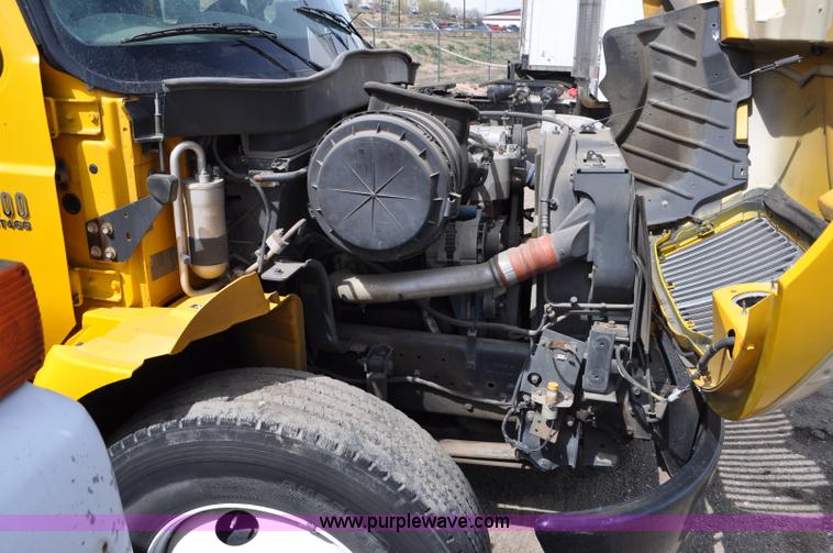 image for item G6459 2004 International DuraStar 4300 box truck