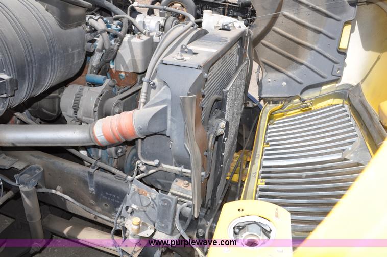 image for item G6459 2004 International DuraStar 4300 box truck