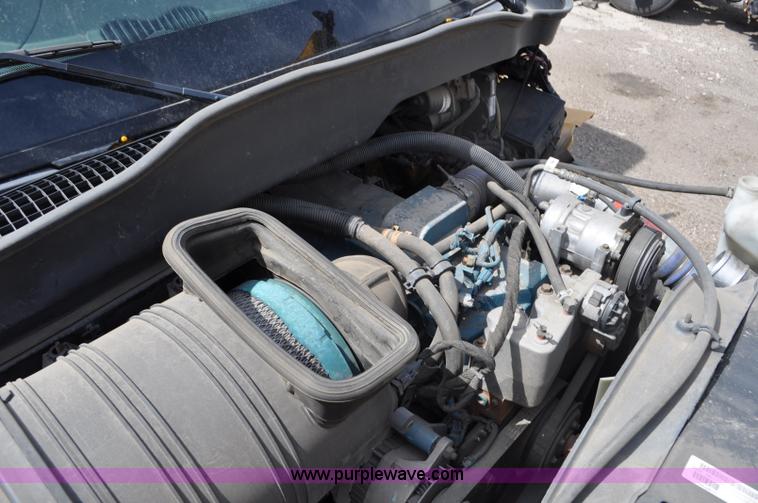 image for item G6459 2004 International DuraStar 4300 box truck