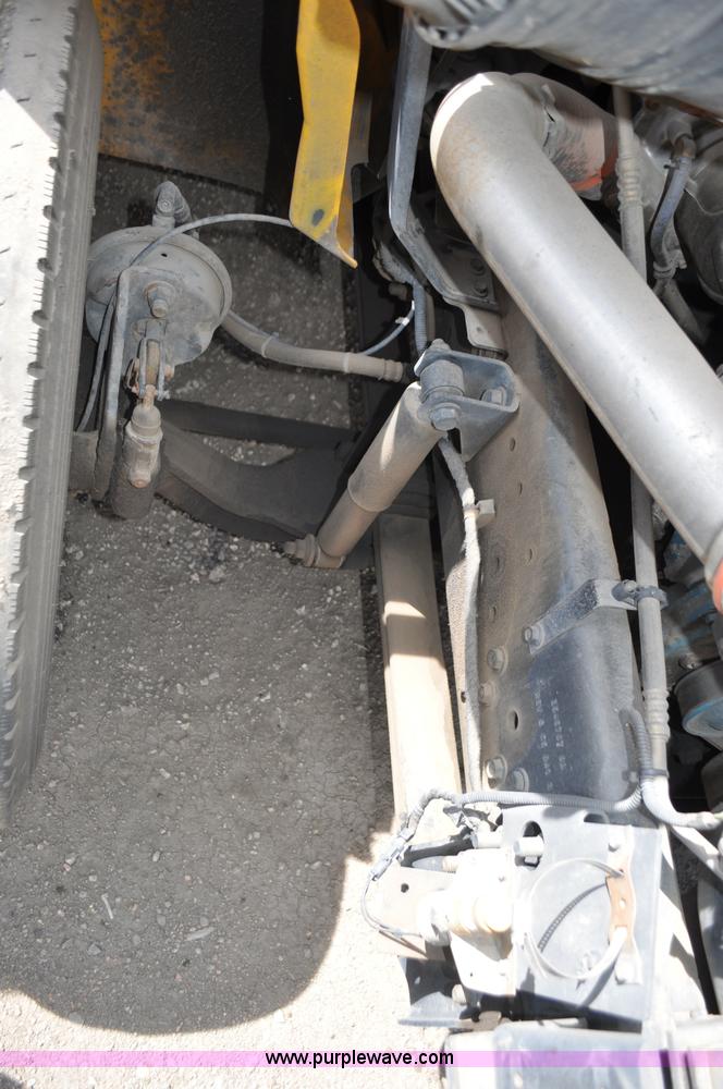 image for item G6459 2004 International DuraStar 4300 box truck