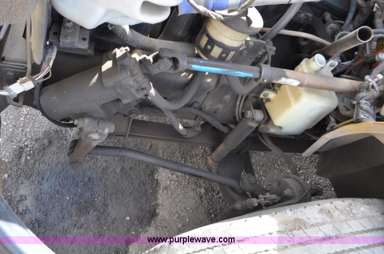 image for item G6459 2004 International DuraStar 4300 box truck