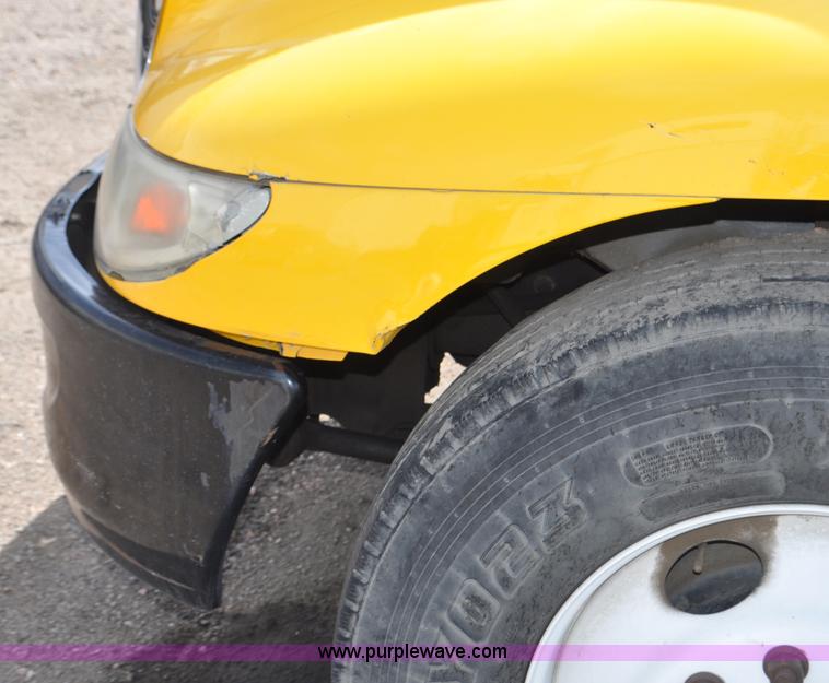 image for item G6459 2004 International DuraStar 4300 box truck